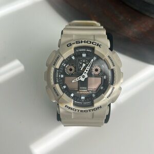 Utility gray men’s G-shock watch. Some discoloration around the watch face.